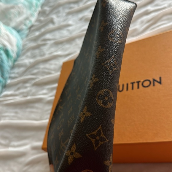 AUTHENTIC LOUIS VUITTON TOILETRY POUCH 26. Excellent condition. - Picture 11 of 14